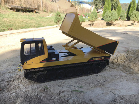 Individual RC tracked vehicle Caterpillar dump truck in 1:16 scale based on a Leopard tank. By K. Oppermann\\n\\n25/04/2022 21:39