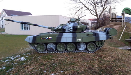 RC Panzer T-90 im Maßstab 1:8, Länge inkl. Zusatztanks und Kanone 127 cm, Breite 47 cm, Höhe 36 cm, Gewicht 35 kg, von D. Reist\\n\\n29.01.2022 20:26